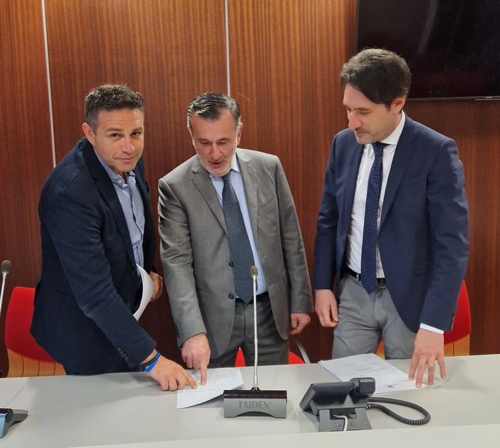 I consiglieri regionali Astuti, Ferrazzi e Licata chiedono di mettere nero su bianco il mantenimento di significative funzioni sanitarie nelle aree ospedaliere di Busto e Gallarate I consiglieri regionali Astuti, Ferrazzi e Licata chiedono di mettere nero su bianco il mantenimento di significative funzioni sanitarie nelle aree ospedaliere di Busto e Gallarate