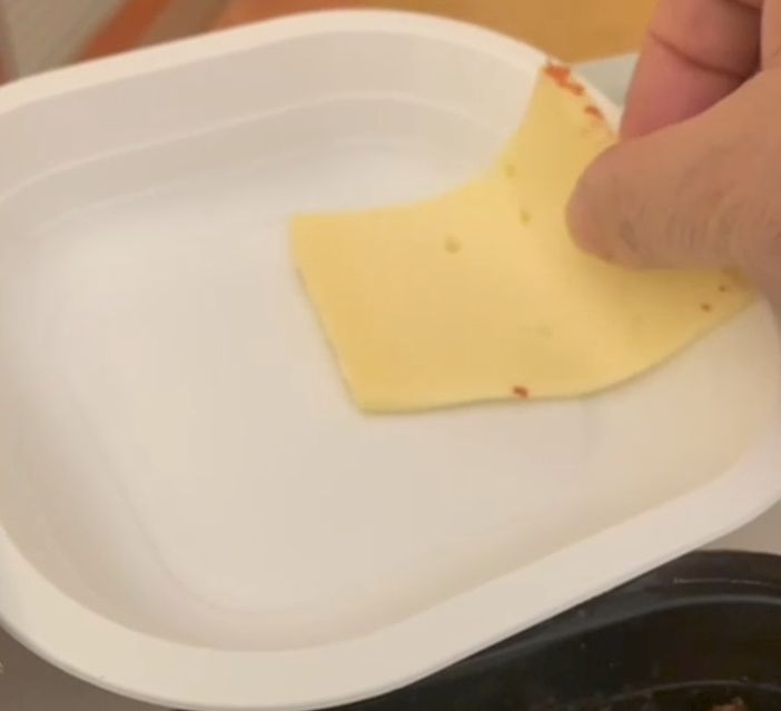 La porzione di formaggio che la degente "Anna" ha voluto immortalare