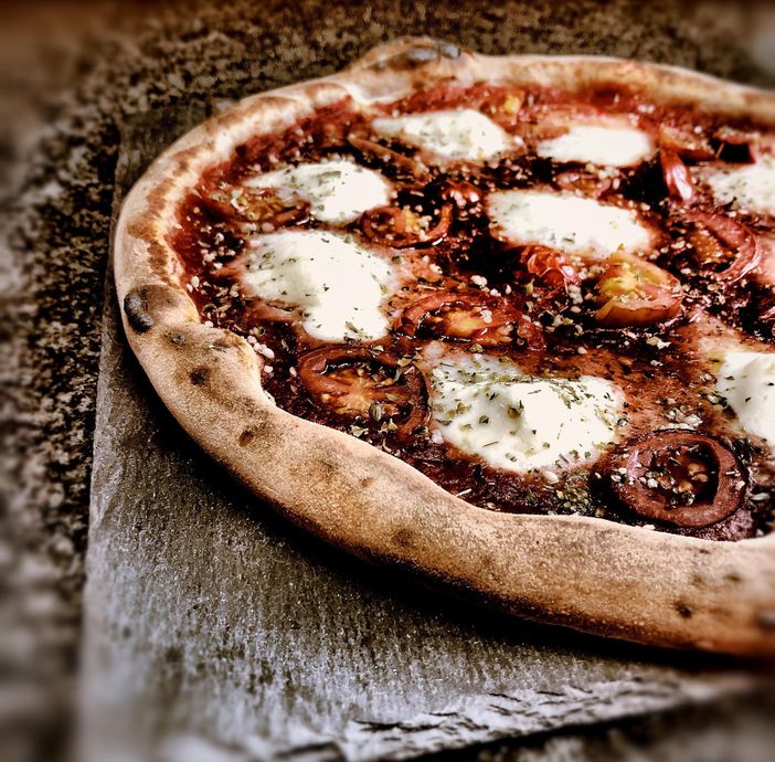 Pinsa Vegetariana: Croccantezza e Salute in Ogni Morso, un'Alternativa Sana per la Dieta senza Carne