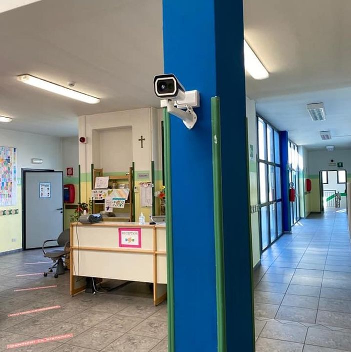 Scuola anti Covid a Cadrezzate: due termo scanner fissi per misurare la temperatura ai bambini