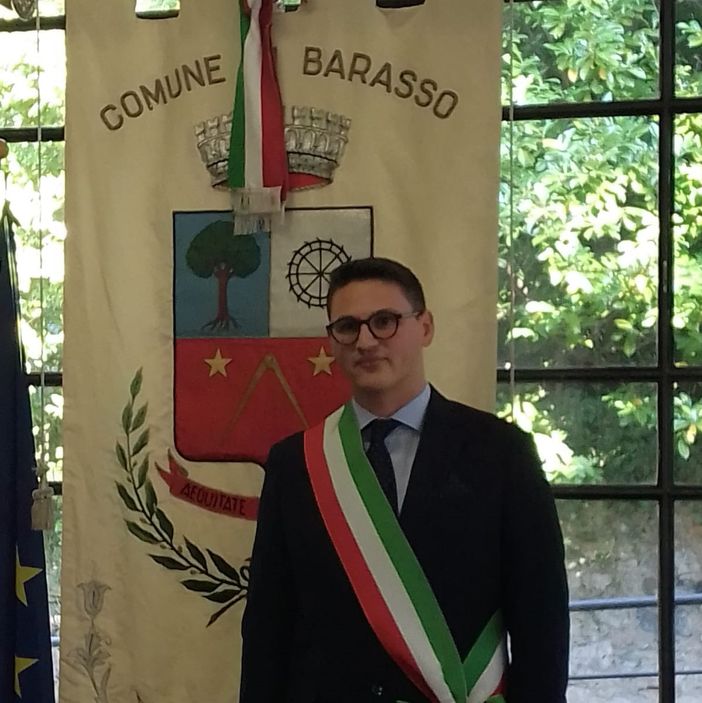 VIDEO. L'insediamento e l'emozione del sindaco 23enne di Barasso: «Grazie per aver saputo guardare oltre la carta d'identità» VIDEO. L'insediamento e l'emozione del sindaco 23enne di Barasso: «Grazie per aver saputo guardare oltre la carta d'identità»