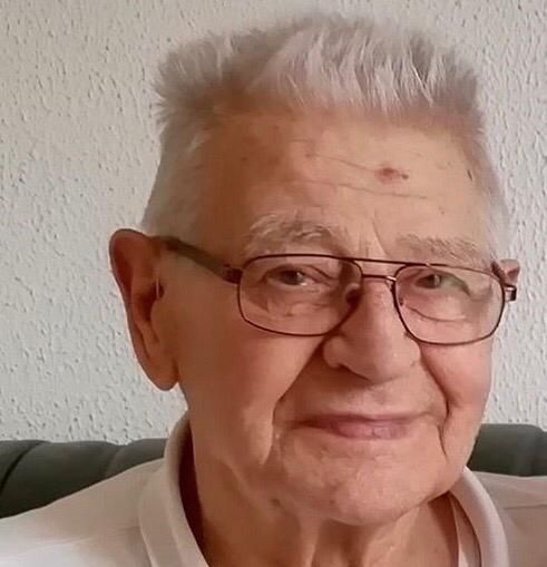 L'addio a Severino Lampredi, lo storico magazziniere e custode del Gavirate Calcio