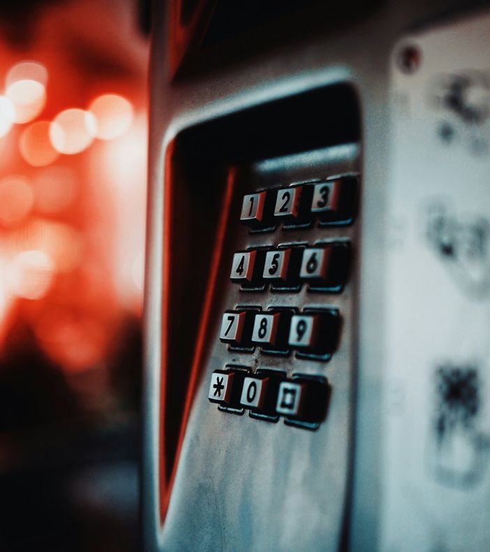 Il fascino persistente delle chiamate erotiche al telefono