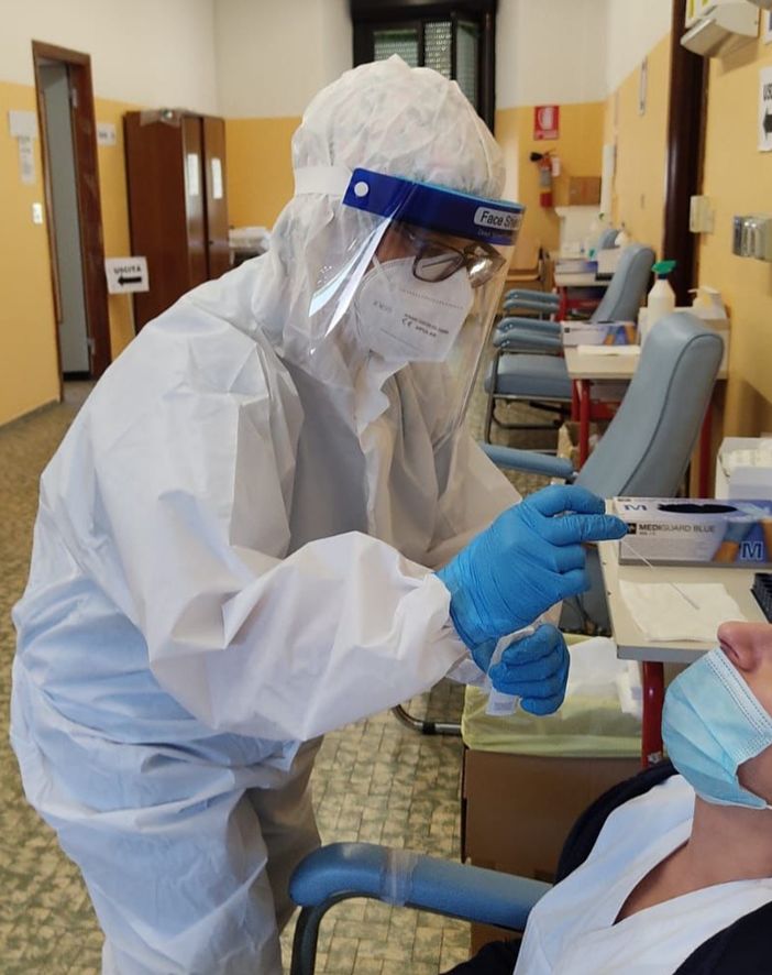 Il Comune di Induno Olona organizza un servizio tamponi per le scuole del paese