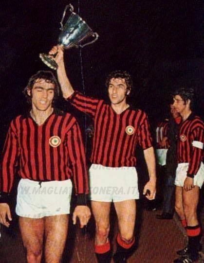 Due scatti di Dario Dolci in maglia Milan (foto www.magliarossonera.it) Due scatti di Dario Dolci in maglia Milan (foto www.magliarossonera.it)