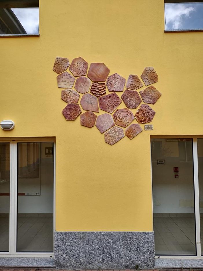 Fotografie dell’opera «Another cell on the wall» realizzata al Collegio Cattaneo di Varese