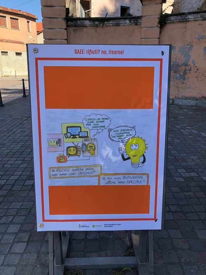 Gli studenti delle medie di Olgiate mandano gli adulti a scuola di riciclaggio Gli studenti delle medie di Olgiate mandano gli adulti a scuola di riciclaggio