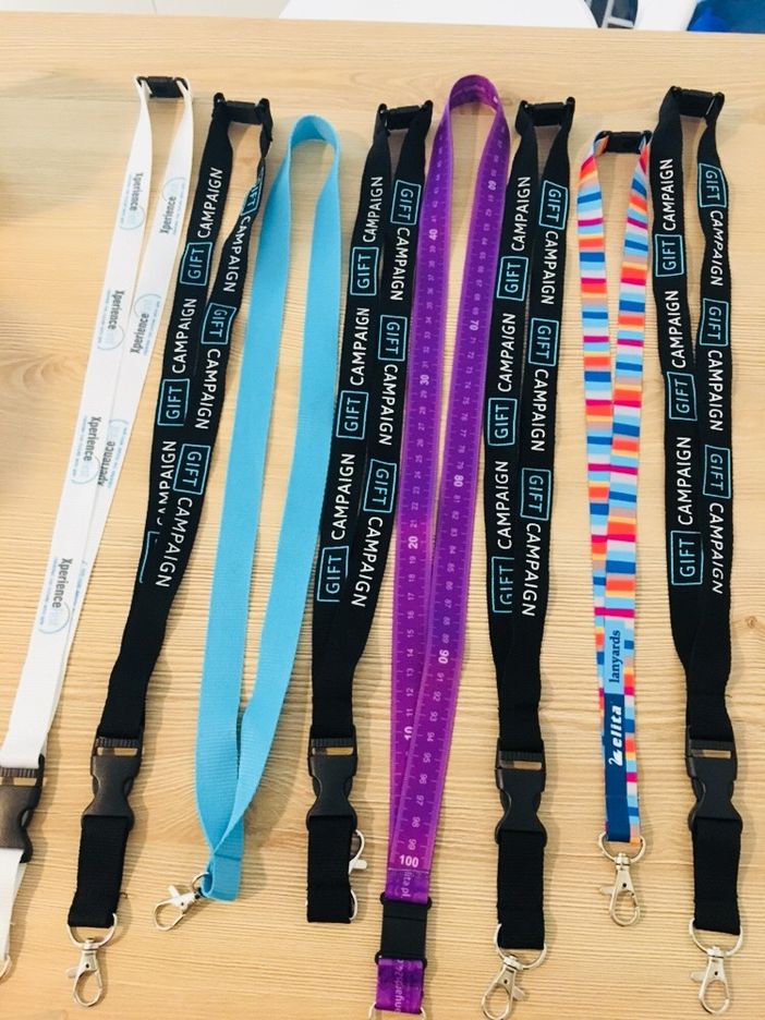 Lanyard con porta badge: un gadget pubblicitario indispensabile per ogni tipo di evento