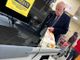 Un ministro al supermercato, Nordio fa la spesa a Trastevere