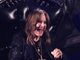 Ozzy Osbourne sorridente al suo concerto di addio (Foto dalla pagina Fb dell'artista)