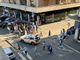 I primi soccorsi in via Carcano (foto inviata in redazione da una nostra lettrice)