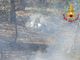 Paura durante il Rally dei Laghi: auto esce di strada e prende fuoco