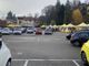 Anziano colpito da malore, momenti di paura davanti al mercato