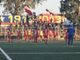 Il saluto finale dei biancorossi alla curva a Vado