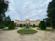 La facciata interna di Villa Recalcati e il suo parco La facciata interna di Villa Recalcati e il suo parco