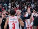 Esulta anche coach Giannis Kastritis insieme a Elijah Mitrou-Long (foto Matteo Averna)