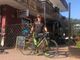 Stefano Pozzi in sella alla sua bicicletta, mai come stavolta sinonimo di libertà Stefano Pozzi in sella alla sua bicicletta, mai come stavolta sinonimo di libertà