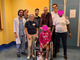 foto di gruppo con specialisti e volontari che accompagnano Eva nel suo percorso per tornare a camminare. foto di gruppo con specialisti e volontari che accompagnano Eva nel suo percorso per tornare a camminare.