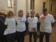 La protesta dei residenti di via Cardinal Ferrari davanti al municipio