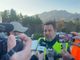 Il ministro delle infrastrutture Matteo Salvini intervistato dai giornalisti sulla terrazza degli appartamenti Aler del Montello a Varese