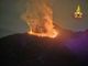Il fronte dell'incendio di Laveno nella notte tra Pasqua e Pasquetta