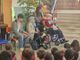 L'incontro alla scuola primaria Risorgimento di Gavirate tra alunni e ospiti della casa di riposo Bernacchi