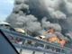 Schianto terribile tra due camion sulla Torino-Piacenza. Prende fuoco una bisarca, morto il conducente [VIDEO]