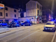 Laveno, devastazione in centro: danneggiate auto, bancomat e vetrine nella notte Laveno, devastazione in centro: danneggiate auto, bancomat e vetrine nella notte