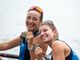 La regina del lago di Varese Alice Codato, a sinistra, con Laura Meriano in barca con l'otto femminile e la seconda medaglia europea in due giorni