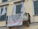 Striscione della Lega Giovani sul palaghiaccio: «7 società, 60 lavoratori, nessuna pista»