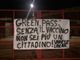 FOTO. «Senza il vaccino non sei più un cittadino»: striscioni di Varese Libera nelle principali vie della città FOTO. «Senza il vaccino non sei più un cittadino»: striscioni di Varese Libera nelle principali vie della città