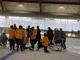I Mastini in pista questa mattina per il primo allenamento all'Acinque Ice Arena. Sotto in gallery &quot;Lucone&quot; accoglie la macchina del ghiaccio provvisoria fuori dall'impianto di via Albani