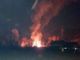 FOTO. A fuoco nella notte una casa disabitata vicino al bosco tra Azzio e Brenta