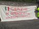 FOTO Lo striscione della Protezione Civile di Caravate per i commercianti del paese: «Grazie»
