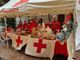 Un banchetto speciale della Cri in corso Matteotti: basta poco per un dono che sostiene chi ne ha bisogno