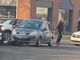 Donna investita da un'auto alla rotonda: paura a Busto