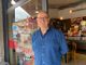 Francesco Montonati fuori dal suo &quot;Vizi &amp; caffè&quot; di viale Borri: papà Angelo aprì nel 1968 con il nome di &quot;Privativa&quot;...