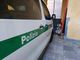 Litiga con la fidanzata e aggredisce gli agenti della polizia locale