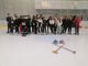 Tutti pazzi per il curling: gli studenti del Centro Formazione Professionale di Varese si divertono sul ghiaccio di via Albani ospiti del Varese Curling