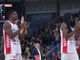 Gabe Brown con l'asciugamano a coprirsi la testa: immagine perfetta per la serata di Varese