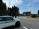 Besozzo, blitz della polizia locale nei boschi dello spaccio: bloccati pusher e cliente