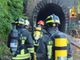 I vigili del fuoco all'ingresso della galleria dopo l'incidente