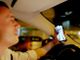 L'OPINIONE. Un like non vale quanto la vita degli altri: le multe non bastano, vietiamo del tutto il cellulare in auto