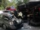 Camion si ribalta e centra in pieno le auto in sosta: paura sulla statale della Valganna Camion si ribalta e centra in pieno le auto in sosta: paura sulla statale della Valganna