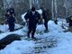 I carabinieri zaino spalla sui sentieri innevati: una consegna speciale per il Natale a Monteviasco