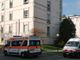 Una foto che fa impressione: «Undici ambulanze in attesa davanti al pronto soccorso di Tradate»