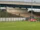 La corsa finale della squadra sotto la collina dove si è appostata oggi la curva: da lassù, il tifo rimbombava in campo mettendo le ali ai biancorossi