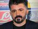 Il momento in cui Rino Gattuso pensa alla sorella Francesca in diretta Rai. Sotto nella gallery il bacio al cielo e l'incontro emozionante con Conte nel pre partita