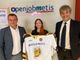 Matteo Torchio, Stefania Trevisol e Matteo Malfatti con la maglia del settore giovanile dei Mastini marchiata Openjobmetis