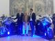 Il questore Carlo Mazza, la leggenda Giacomo Agostini e l'ad Luca Martin con le due moto Mv Agusta donate questa mattina alla Polizia di Stato di Varese
